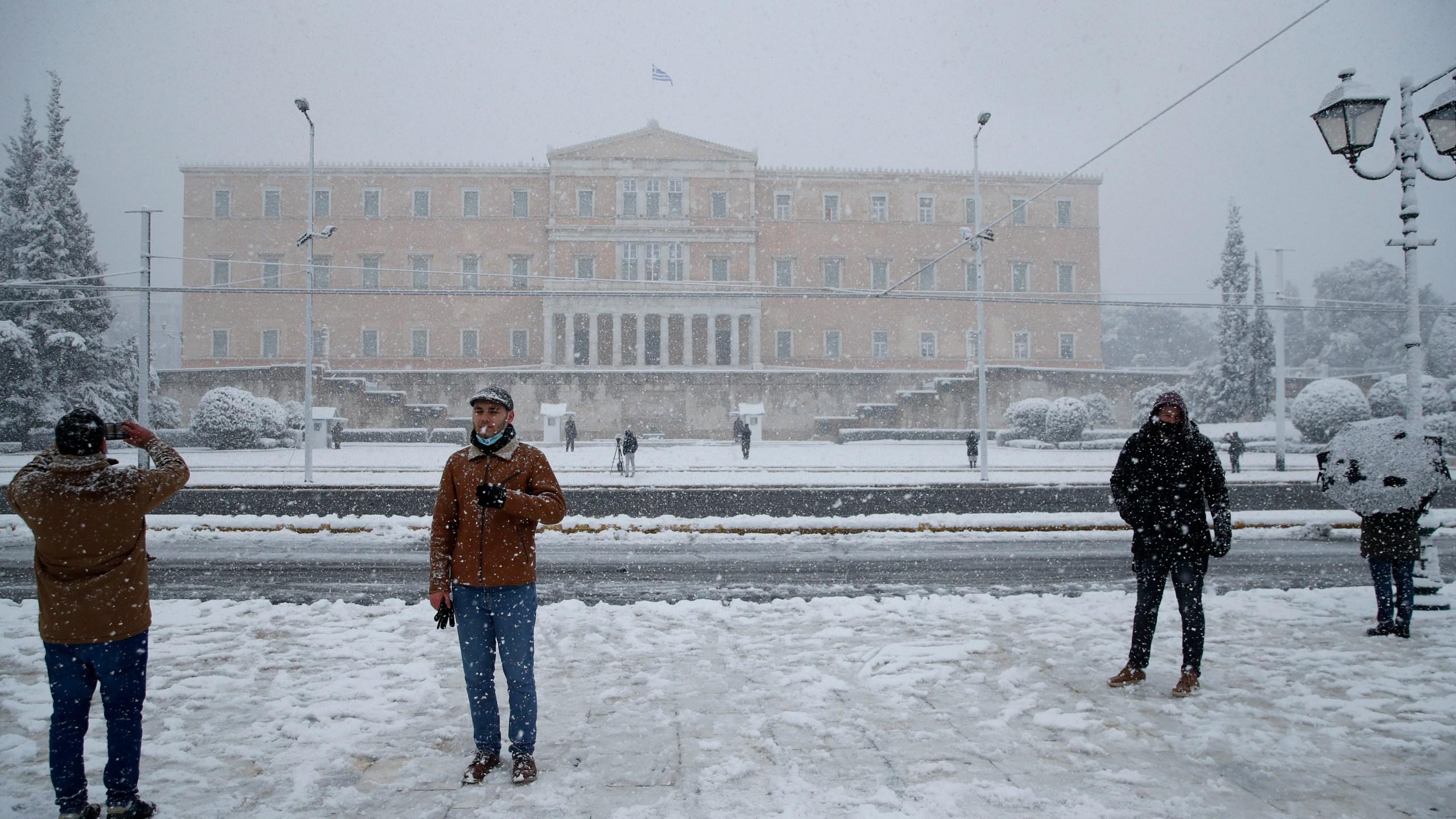 In Athens, rare snow blankets Acropolis, halts vaccinations – WBOY.com